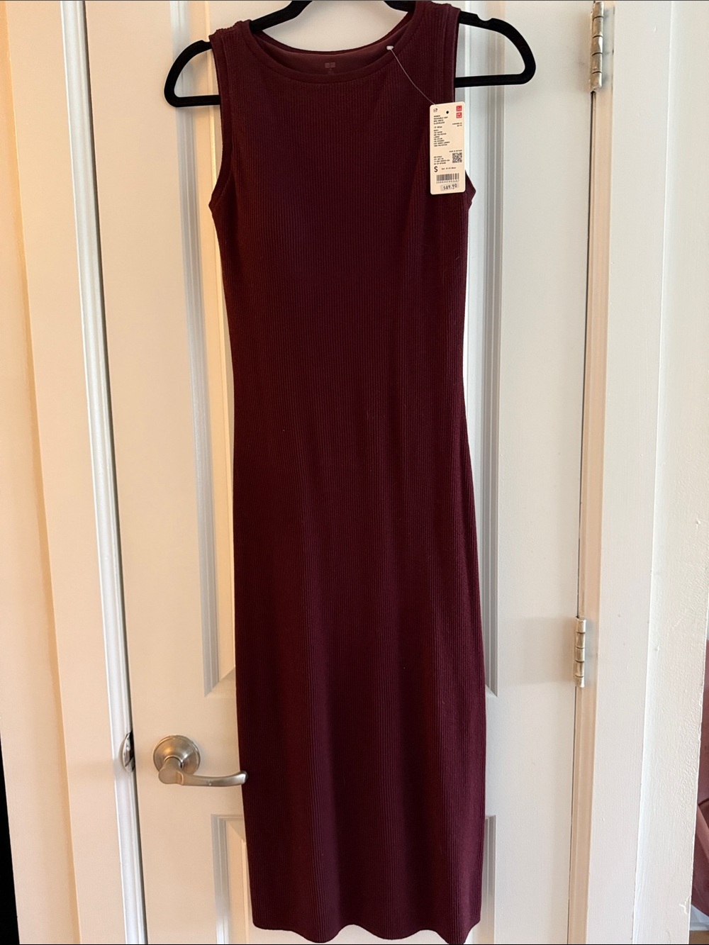 Uniqlo Sleeveless Ribbed Midi Dress in Wine